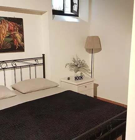 Zeus Apartment *